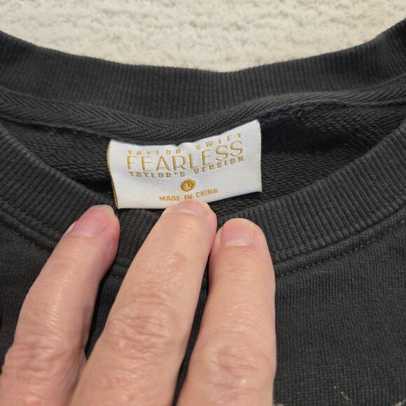 Taylor Swift Fearless (Taylor's Version) Official Cropped Sweatshirt Black Sz L - Picture 3 of 8
